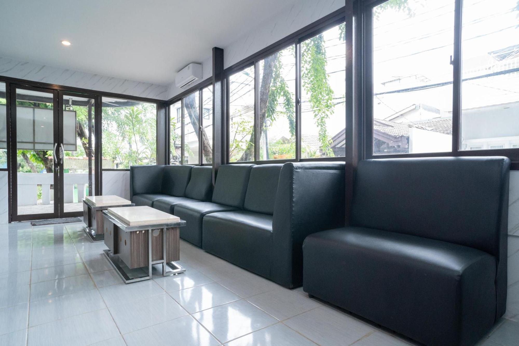Reddoorz Plus Near Itc Cempaka Mas 2 Jakarta Ngoại thất bức ảnh