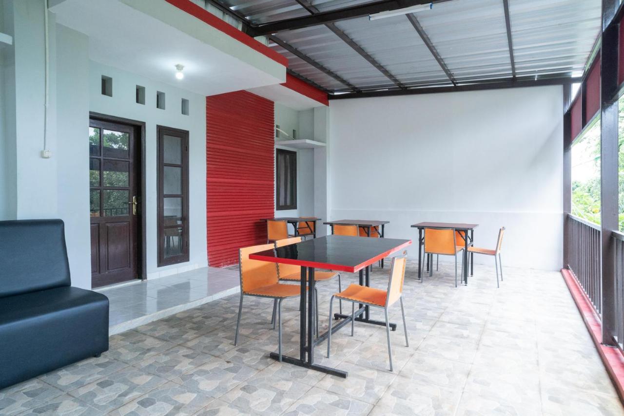 Reddoorz Plus Near Itc Cempaka Mas 2 Jakarta Ngoại thất bức ảnh