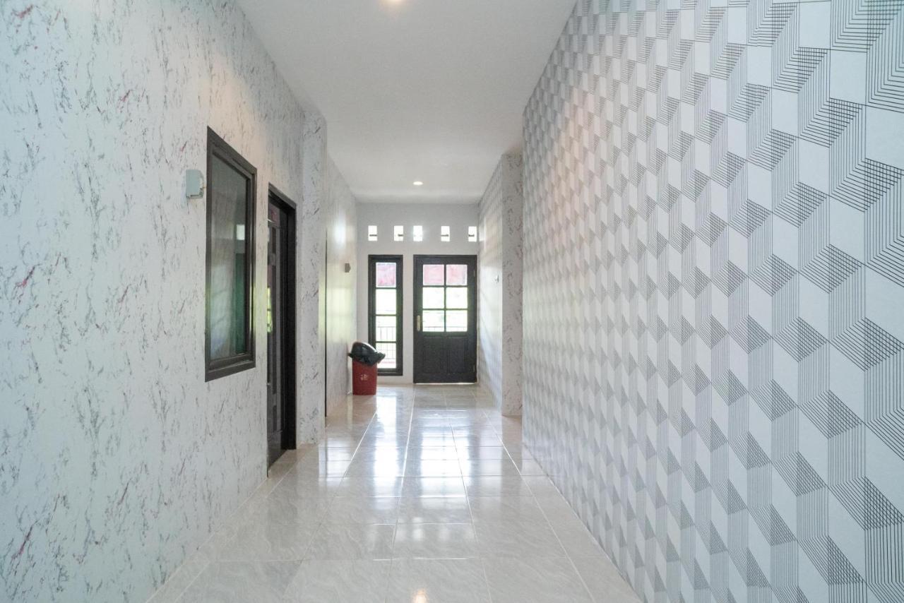 Reddoorz Plus Near Itc Cempaka Mas 2 Jakarta Ngoại thất bức ảnh