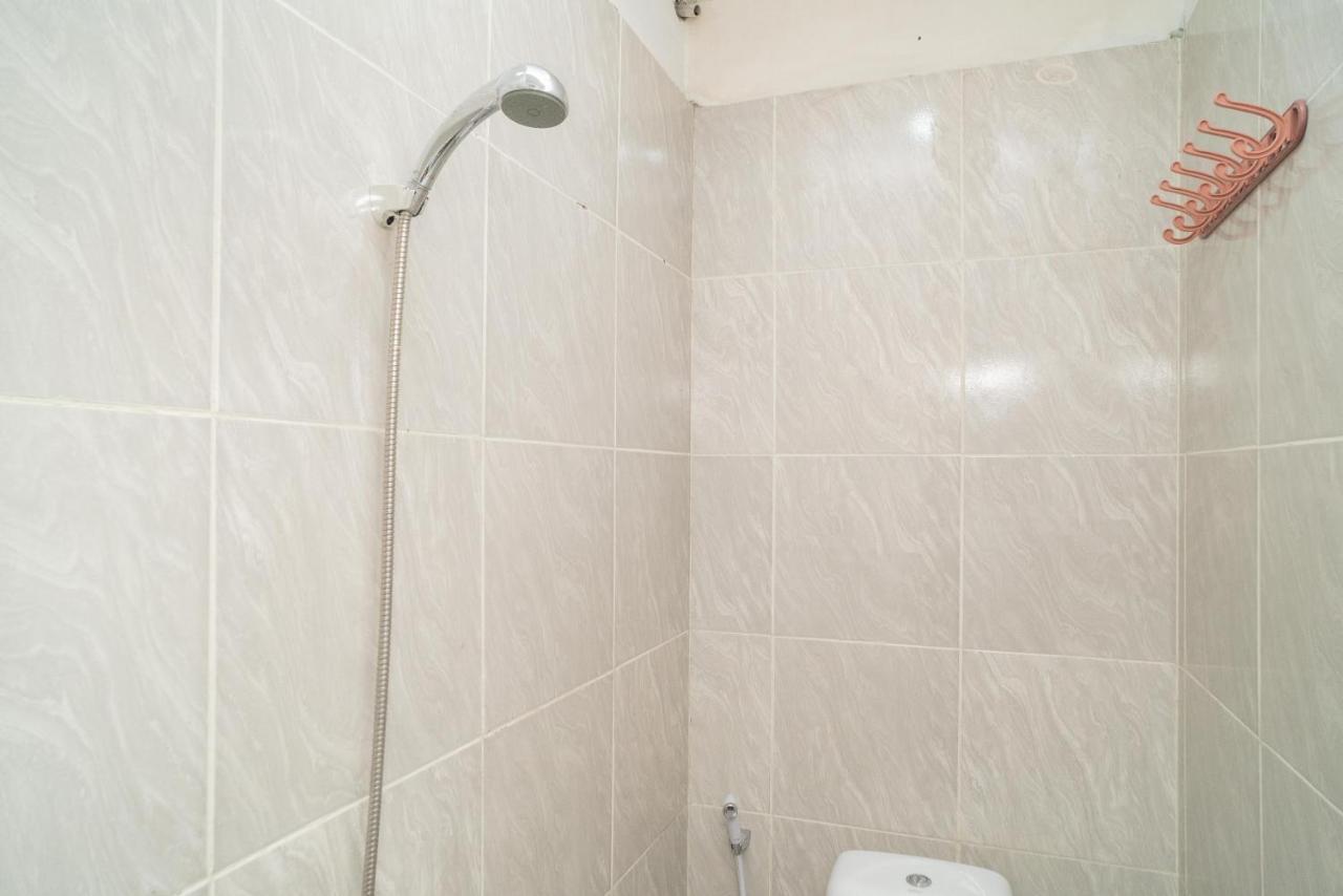 Reddoorz Plus Near Itc Cempaka Mas 2 Jakarta Ngoại thất bức ảnh