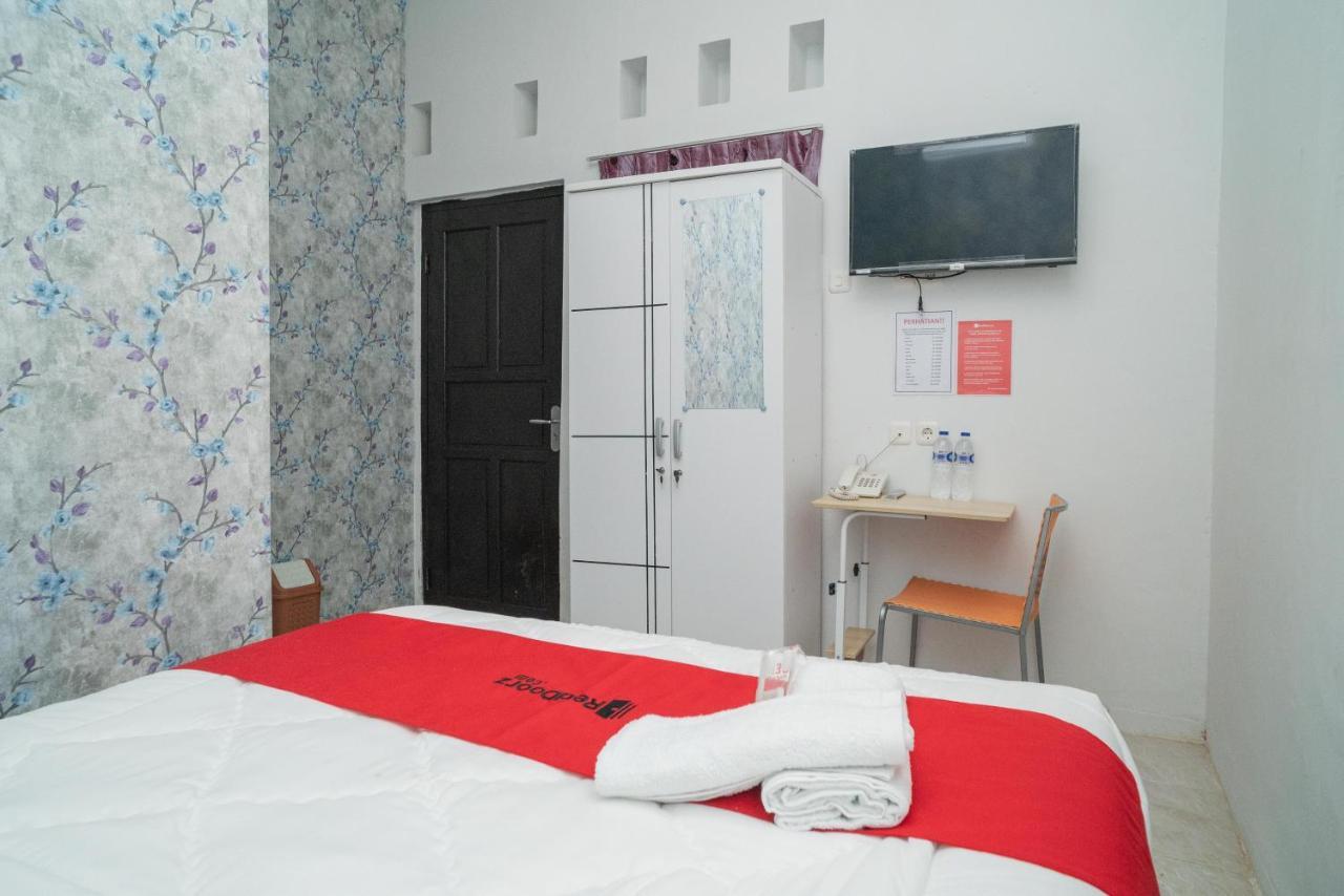 Reddoorz Plus Near Itc Cempaka Mas 2 Jakarta Ngoại thất bức ảnh