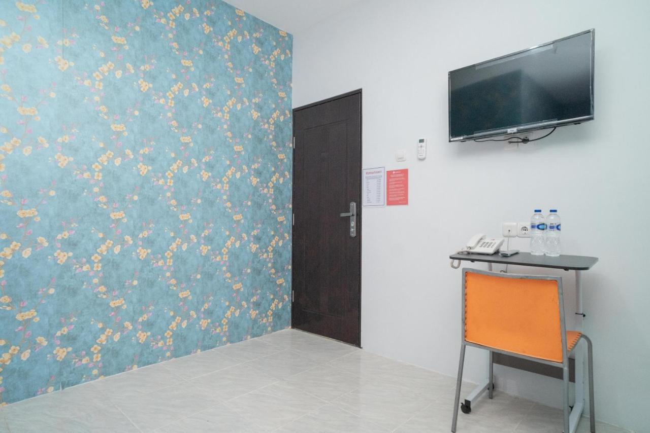 Reddoorz Plus Near Itc Cempaka Mas 2 Jakarta Ngoại thất bức ảnh