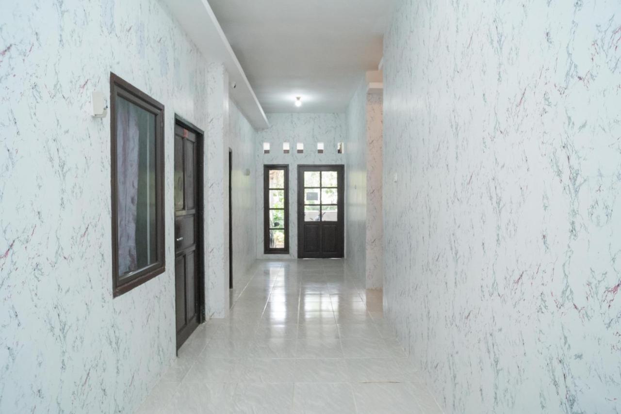 Reddoorz Plus Near Itc Cempaka Mas 2 Jakarta Ngoại thất bức ảnh