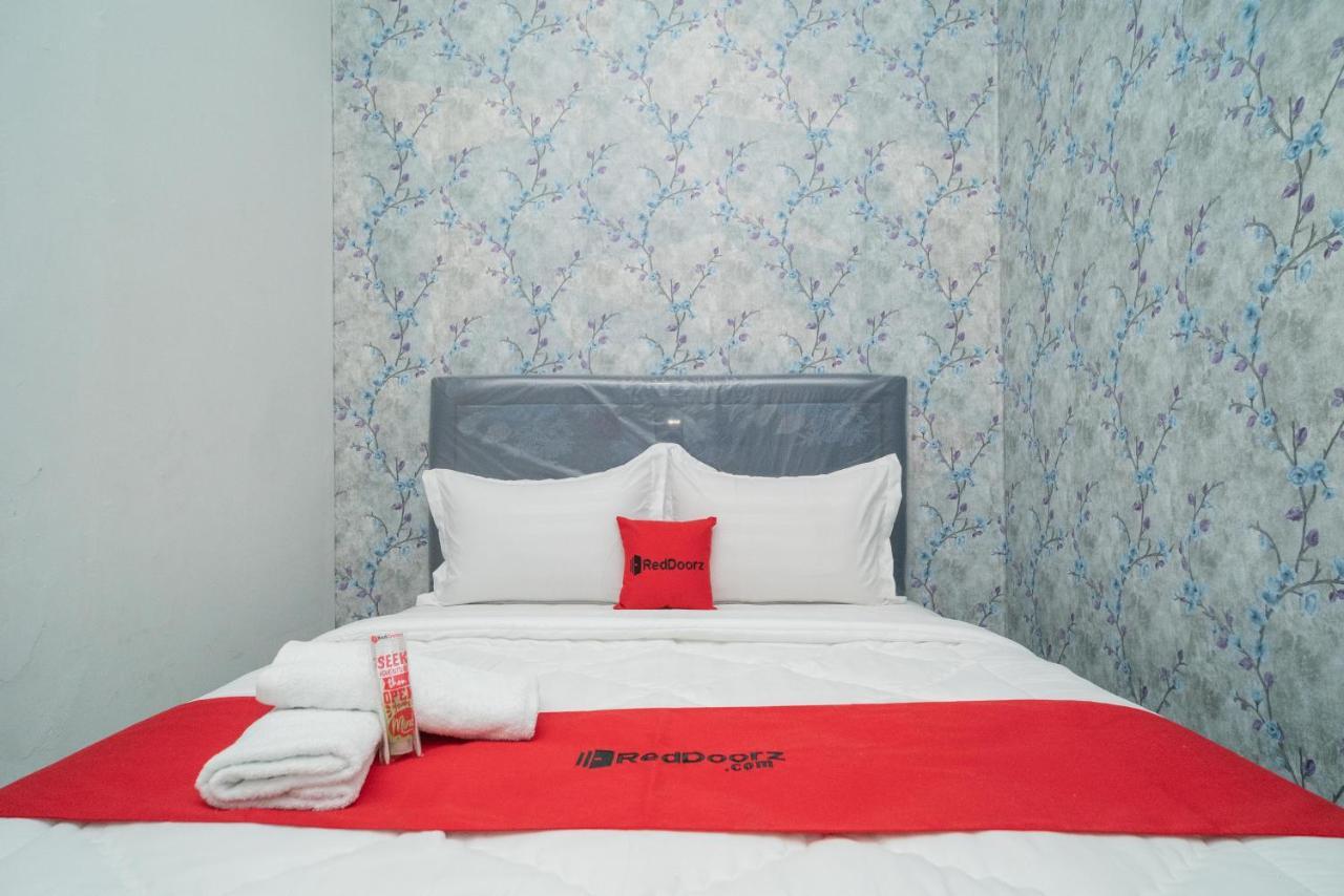Reddoorz Plus Near Itc Cempaka Mas 2 Jakarta Ngoại thất bức ảnh